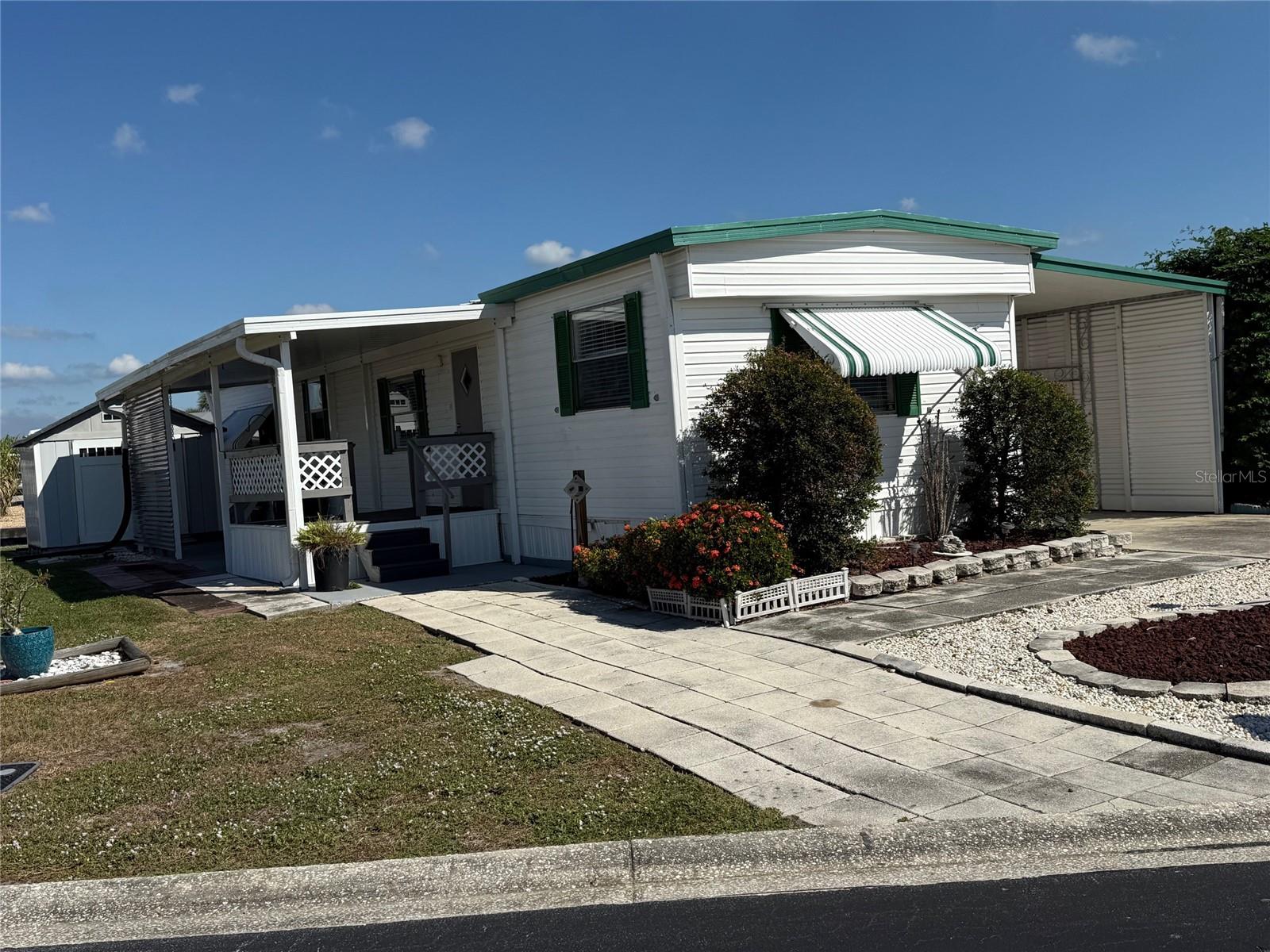 107 E SAINT JOHNS WAY