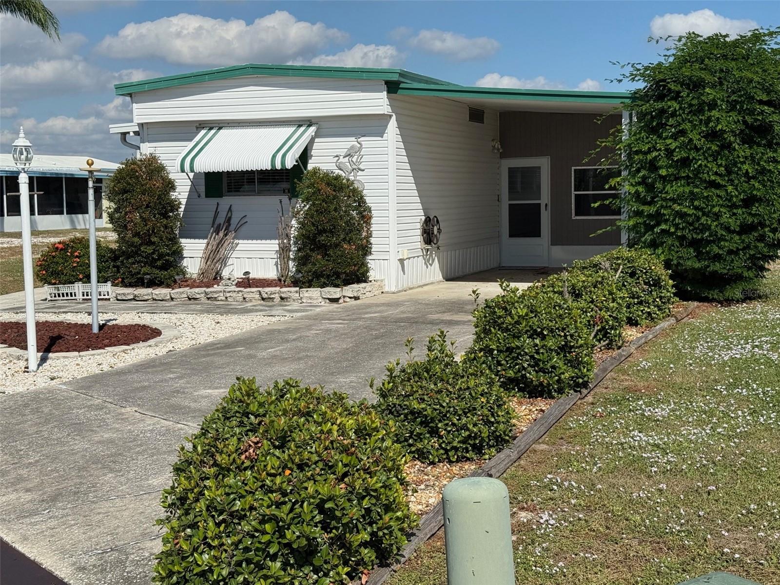 107 E SAINT JOHNS WAY