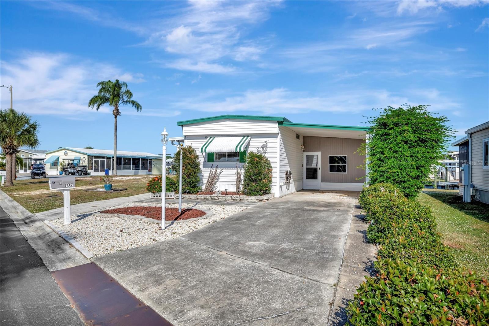 107 E SAINT JOHNS WAY