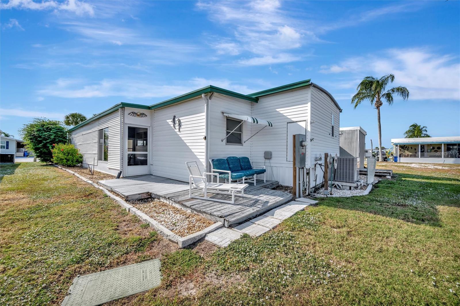 107 E SAINT JOHNS WAY