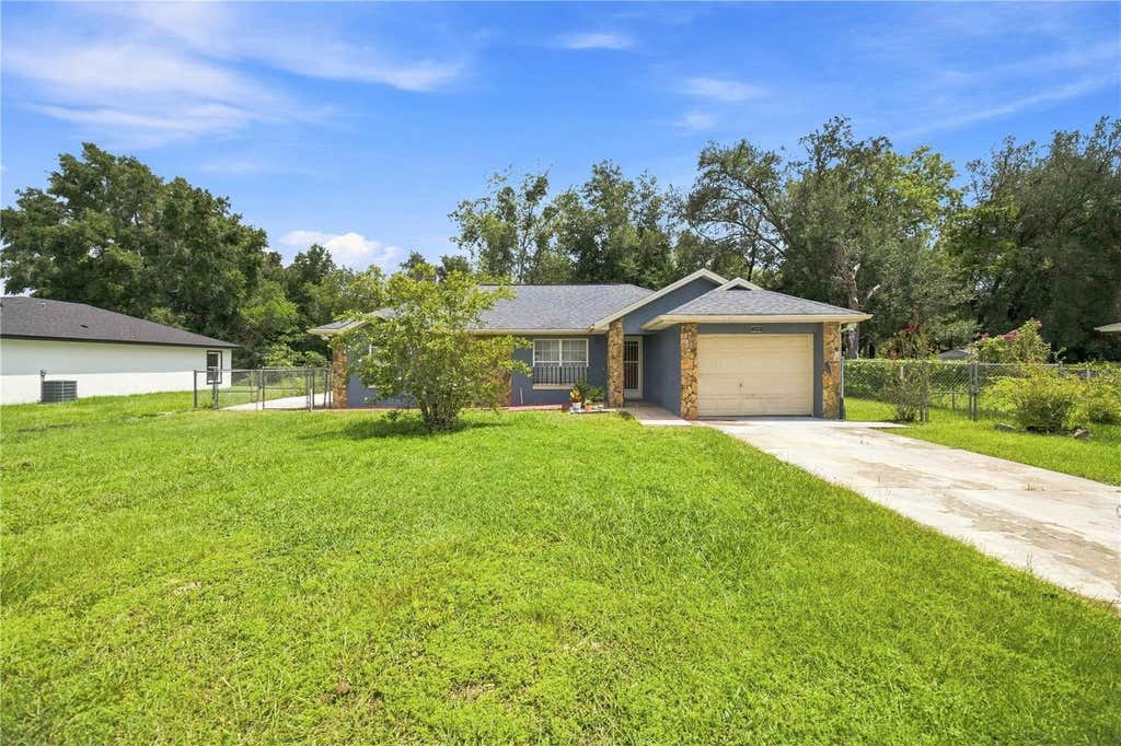 Photo of 13981 SW 45th Terrace, Ocala, FL 34473 (MLS # OM731123)