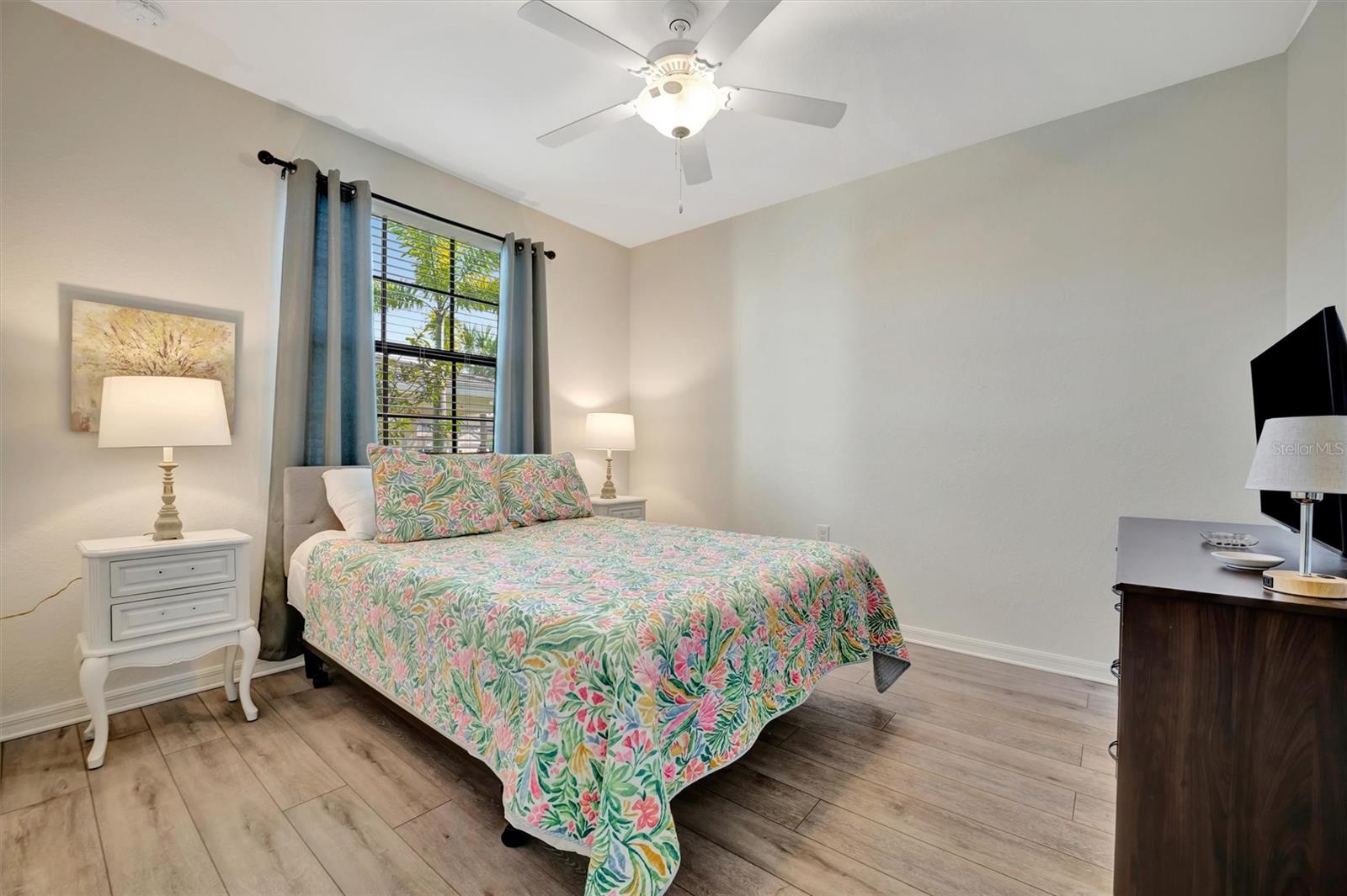 TERRACE VI AT LAKEWOOD NATIONAL PH I - Residential Lease