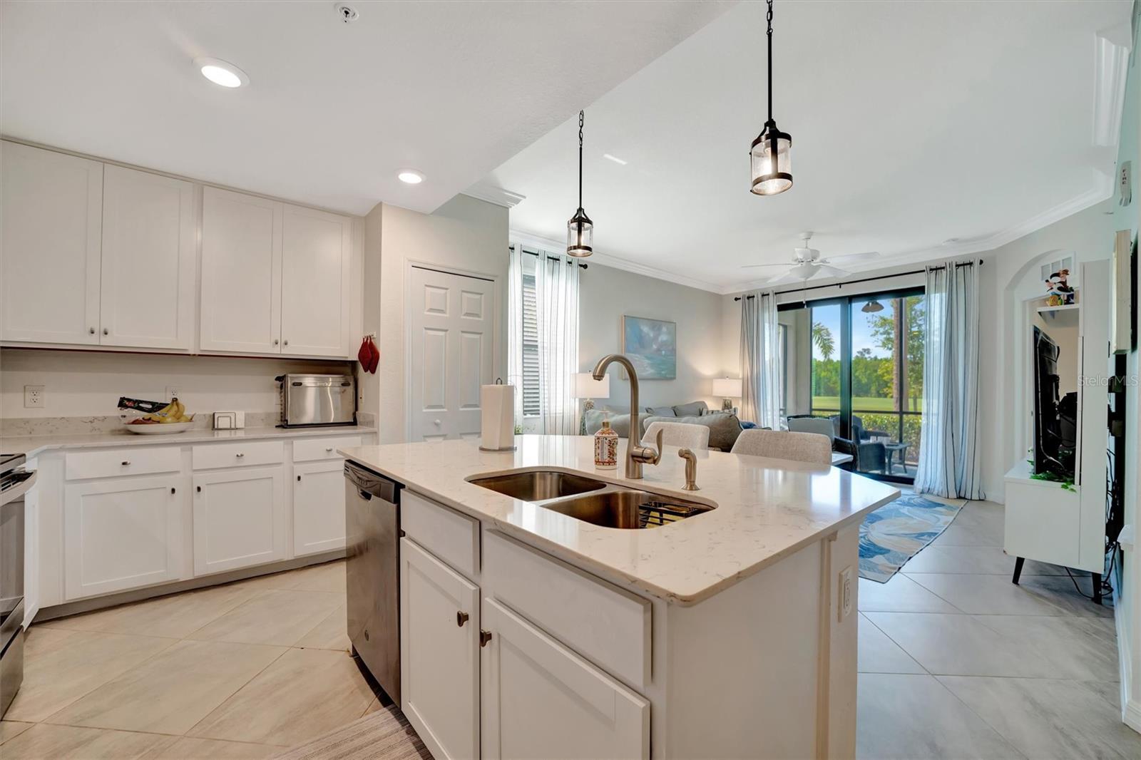 TERRACE VI AT LAKEWOOD NATIONAL PH I - Residential Lease