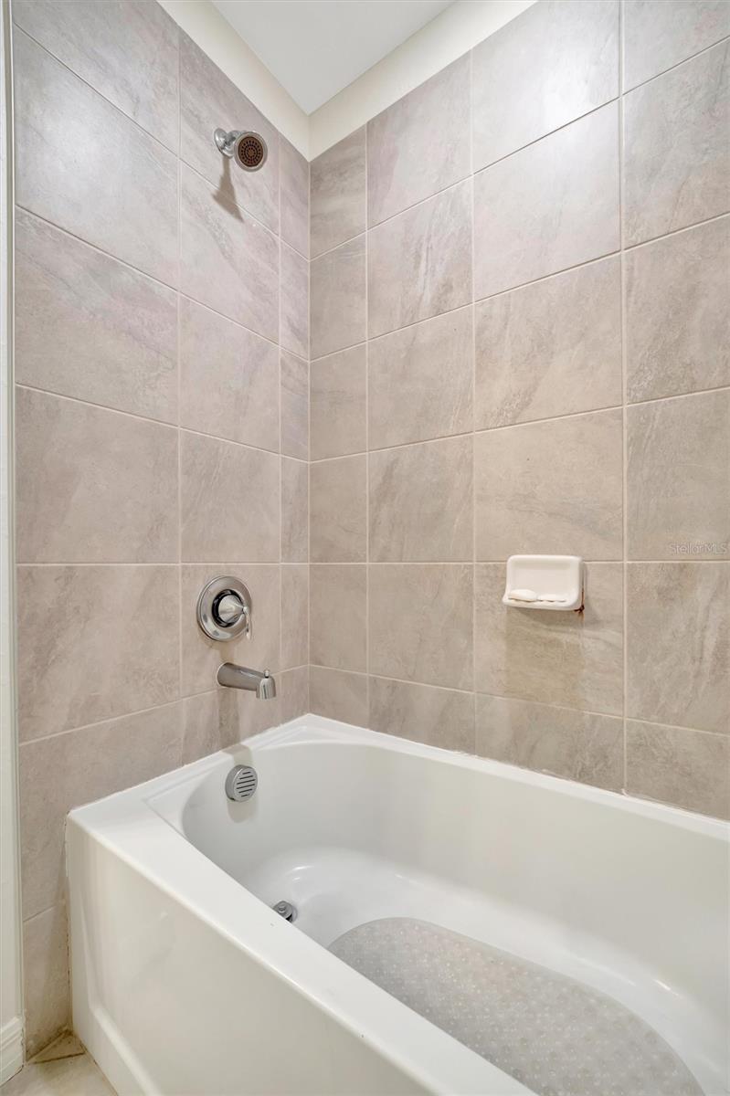 TERRACE VI AT LAKEWOOD NATIONAL PH I - Residential Lease