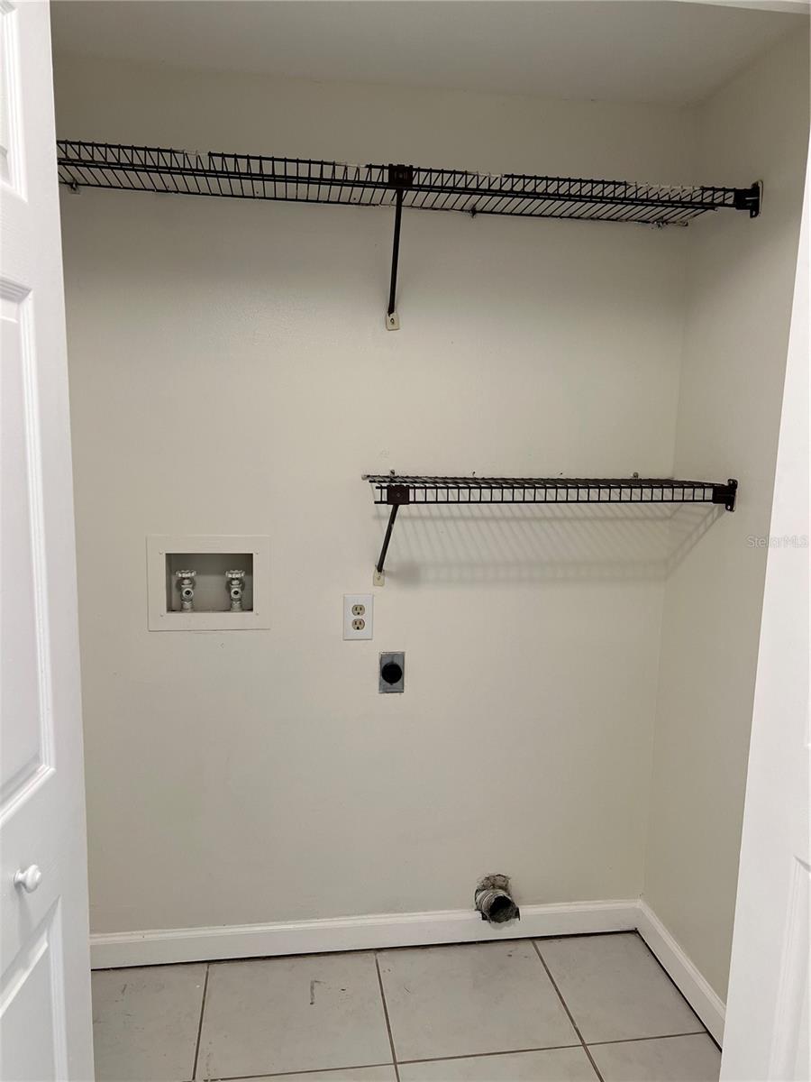 NORTH LAKES SEC B UNIT - Residential Lease