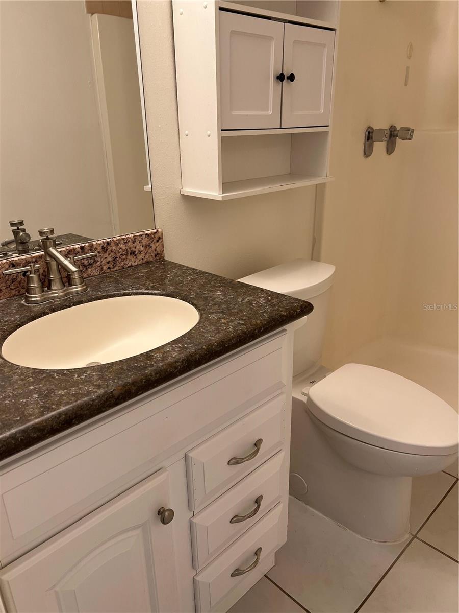 NORTH LAKES SEC B UNIT - Residential Lease