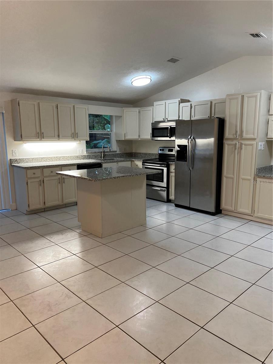 NORTH LAKES SEC B UNIT - Residential Lease