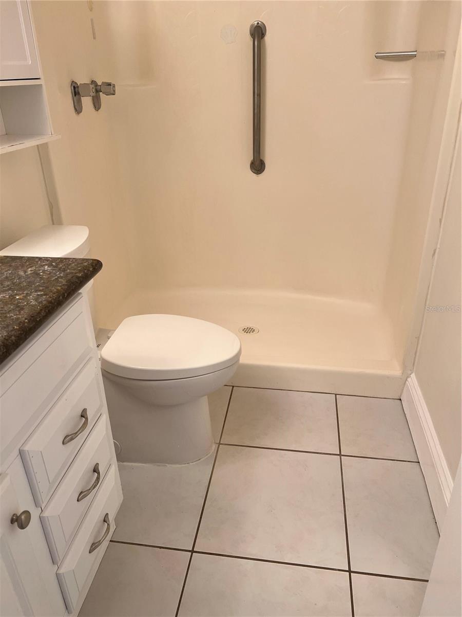 NORTH LAKES SEC B UNIT - Residential Lease