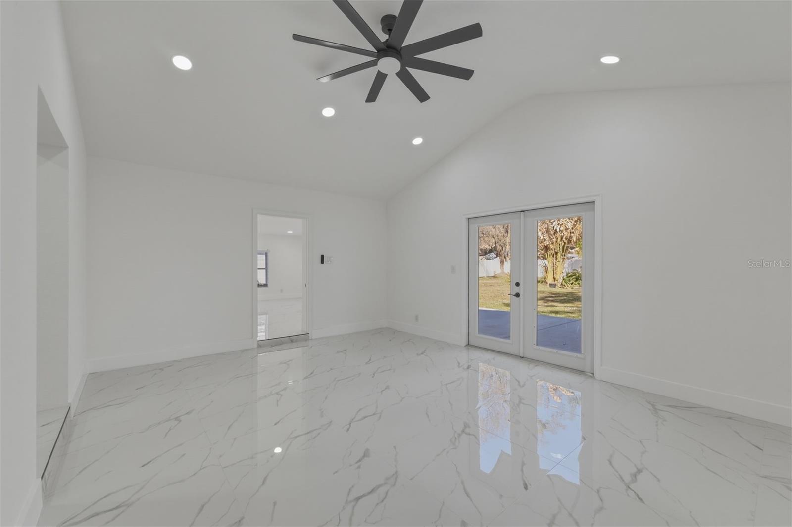 SAPPHIRE LAKE RANCHITOS - Residential