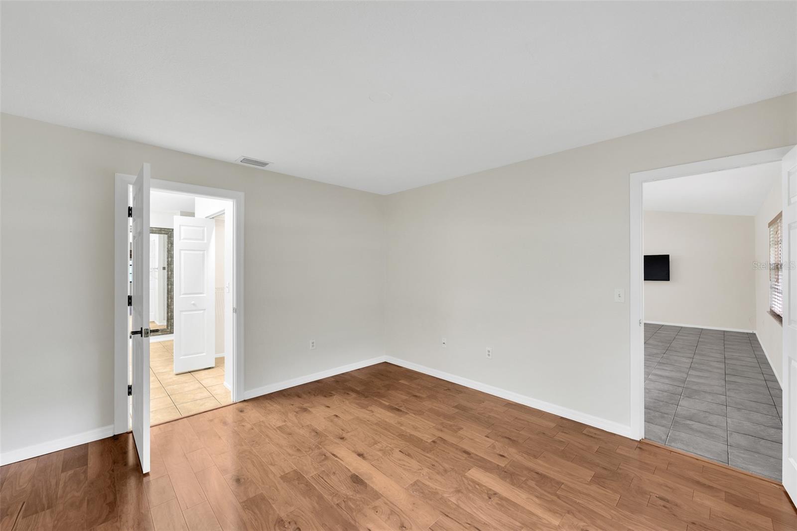 BARRINGTON WOODS - Residential