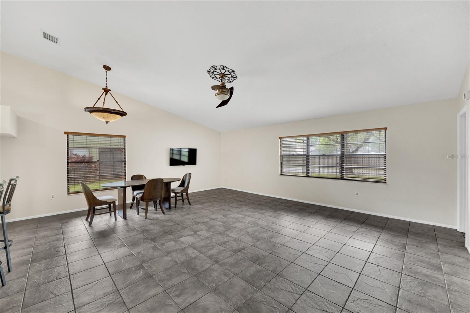 BARRINGTON WOODS - Residential