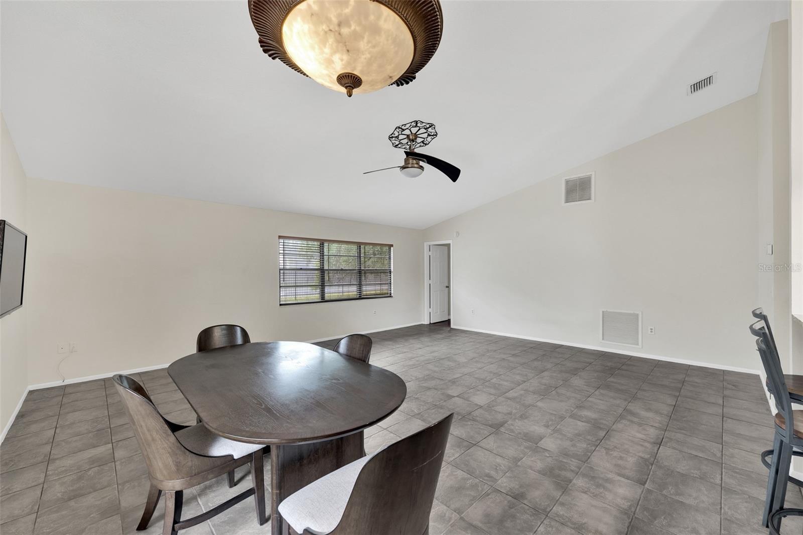 BARRINGTON WOODS - Residential