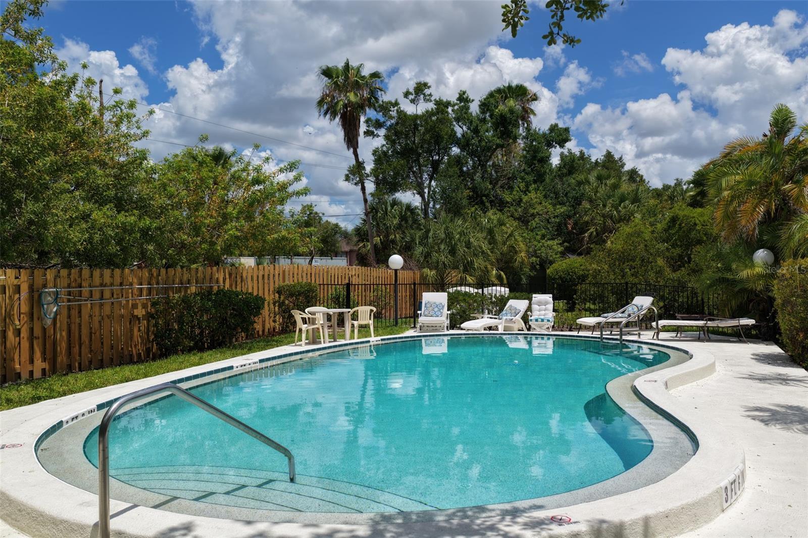 BARRINGTON WOODS - Residential