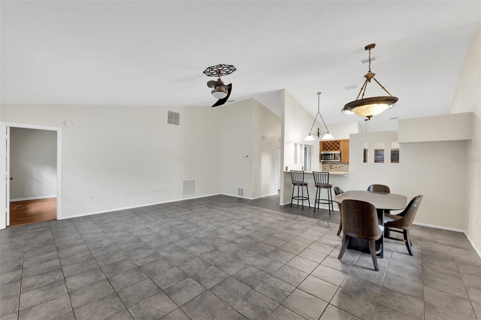 BARRINGTON WOODS - Residential