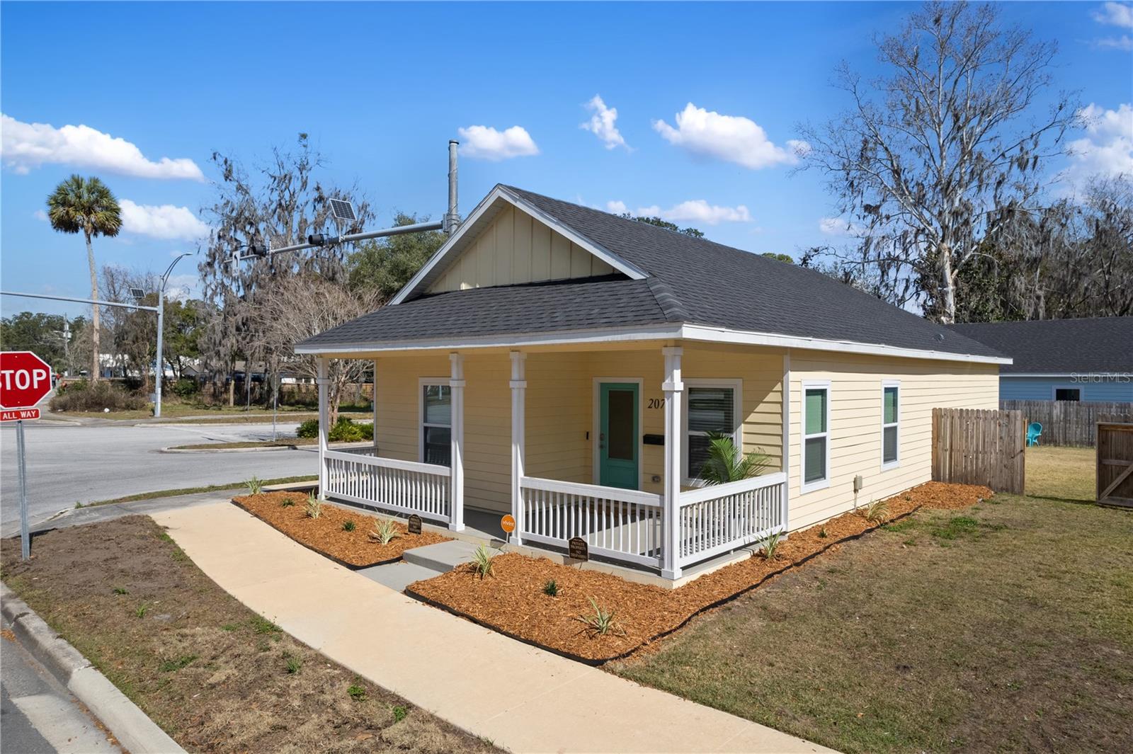 207 SE 9TH STREET