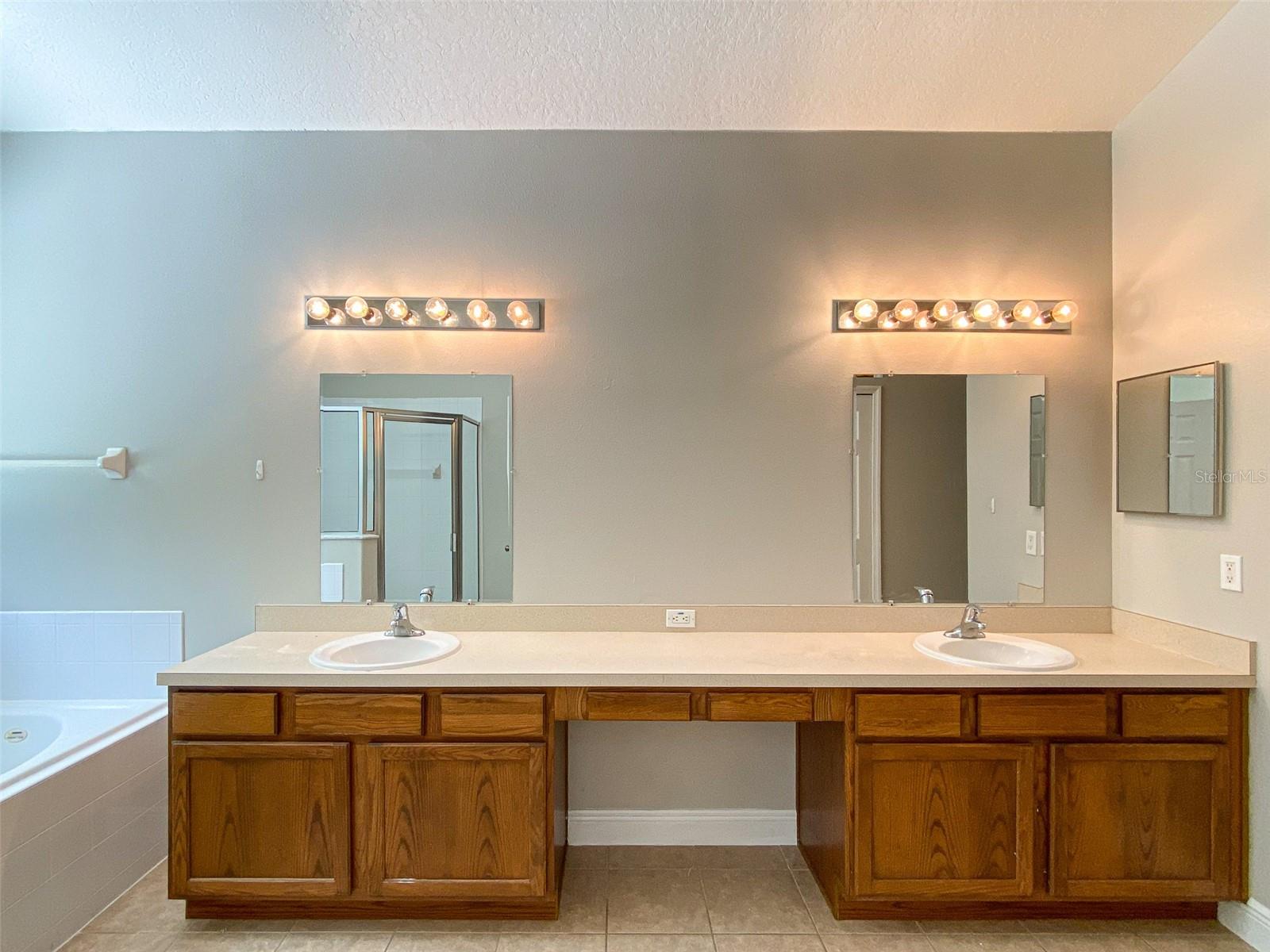 IRMA LAKES - Residential Lease