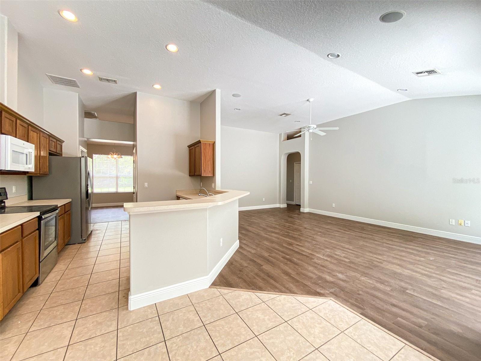 IRMA LAKES - Residential Lease