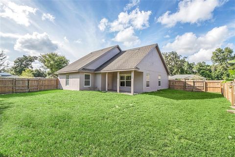 A home in DELAND