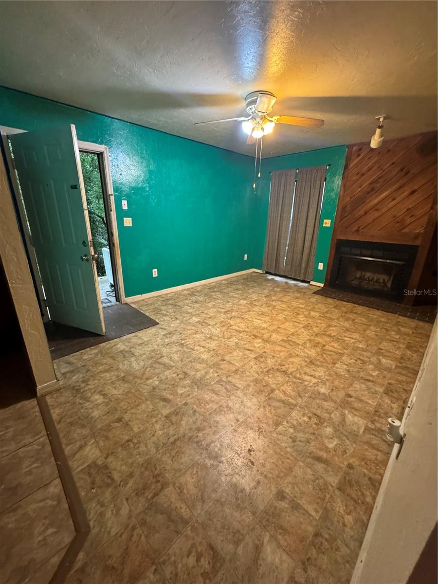 CREEKSIDE VILLAS - Residential