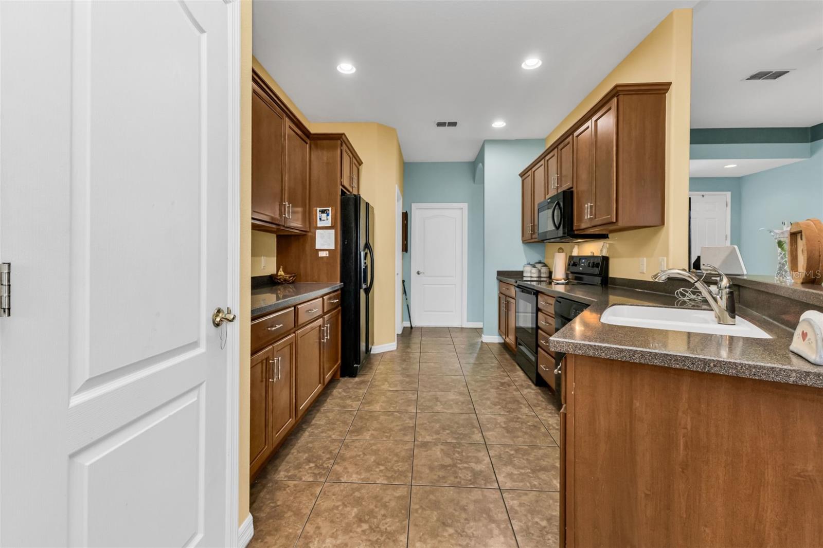 KINGS GATE PH 06 - Residential