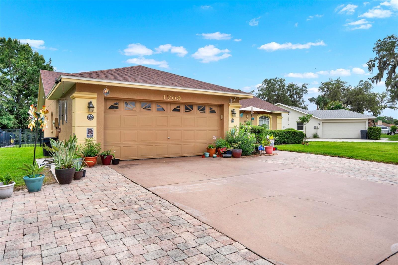 1709 KINSMAN WAY