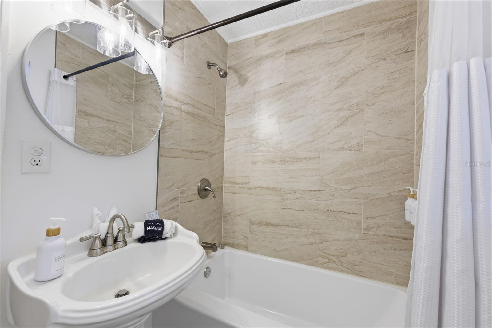 DAVIS SHORES - Residential