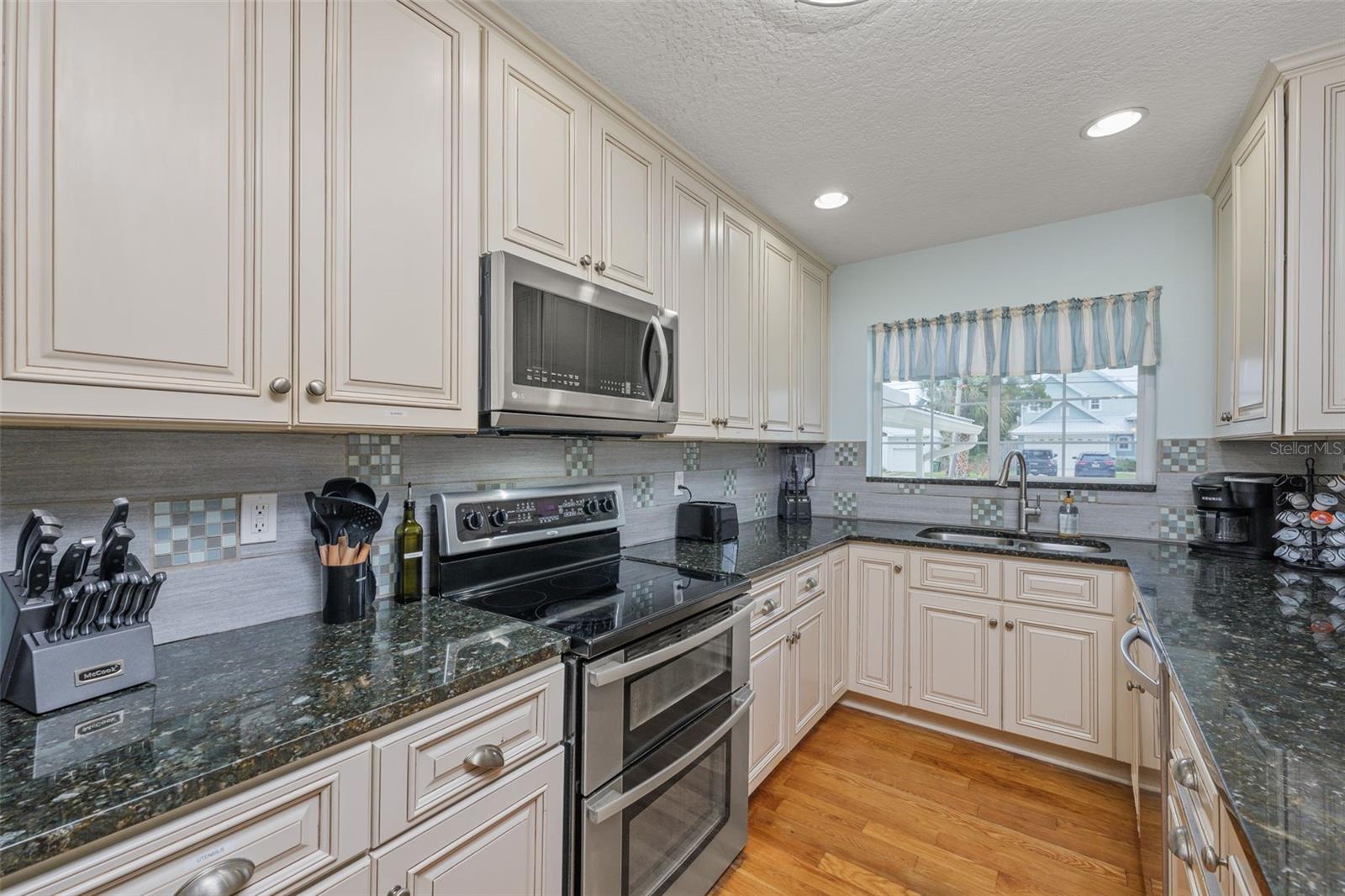 DAVIS SHORES - Residential