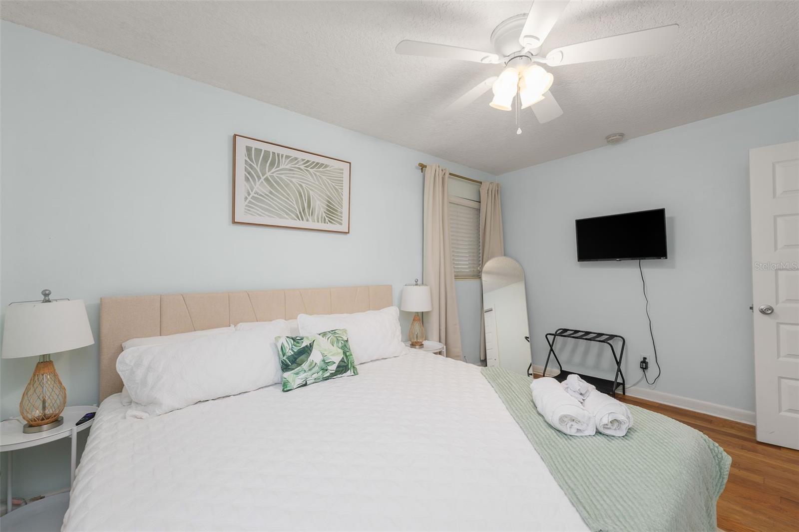 DAVIS SHORES - Residential