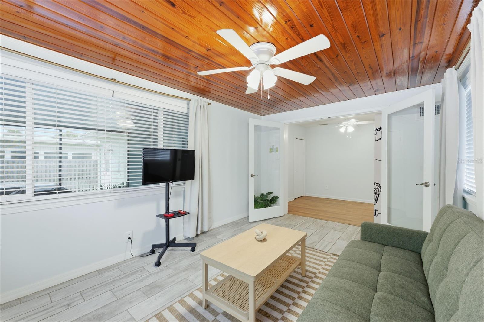 DAVIS SHORES - Residential