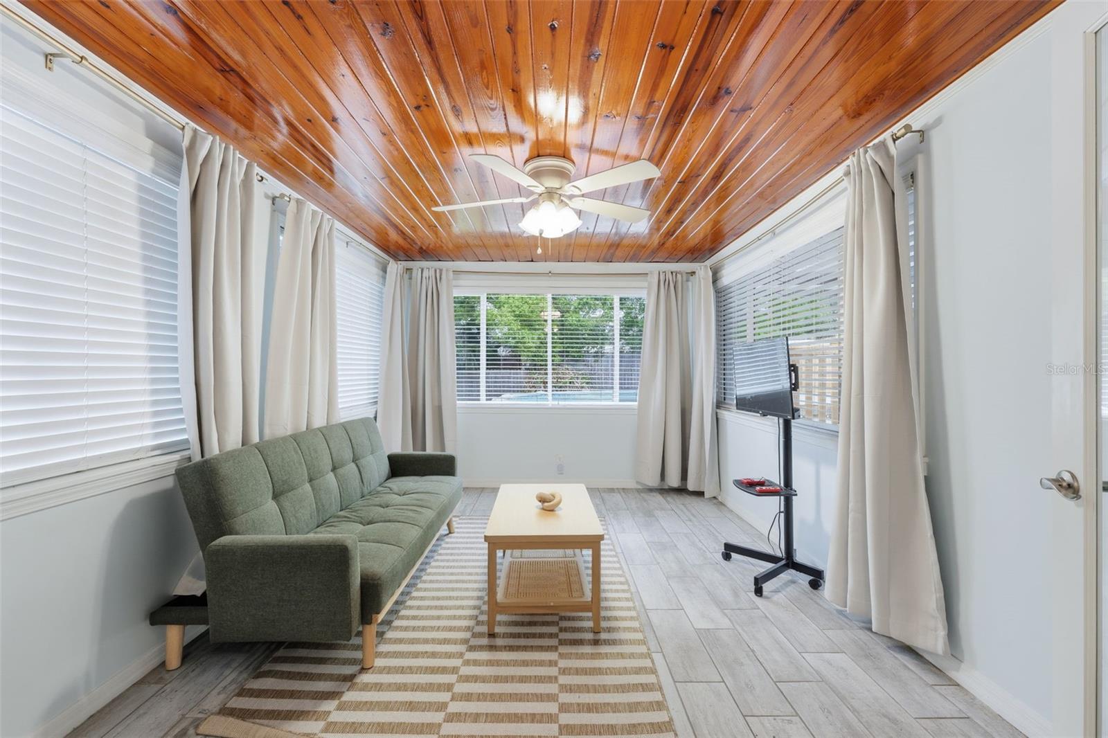 DAVIS SHORES - Residential