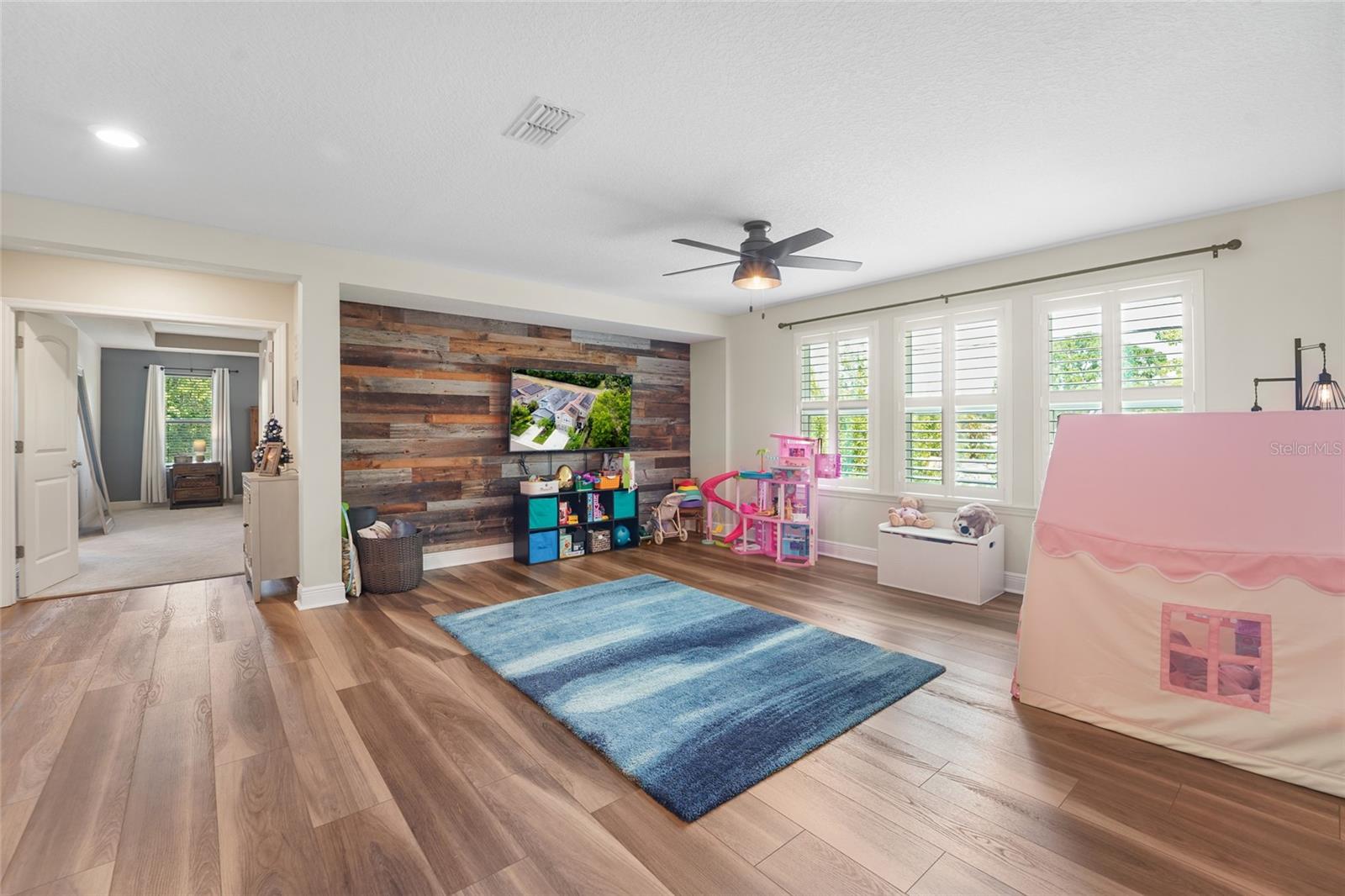 SEMINOLE GROVES - Residential