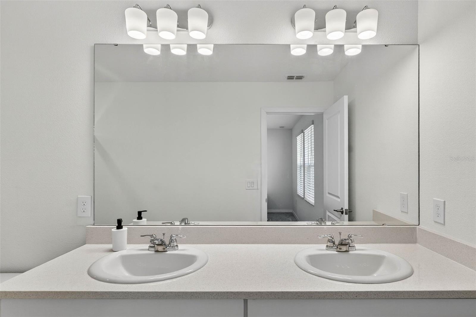 BELLALAGO POD G TOWNHOMES - Residential