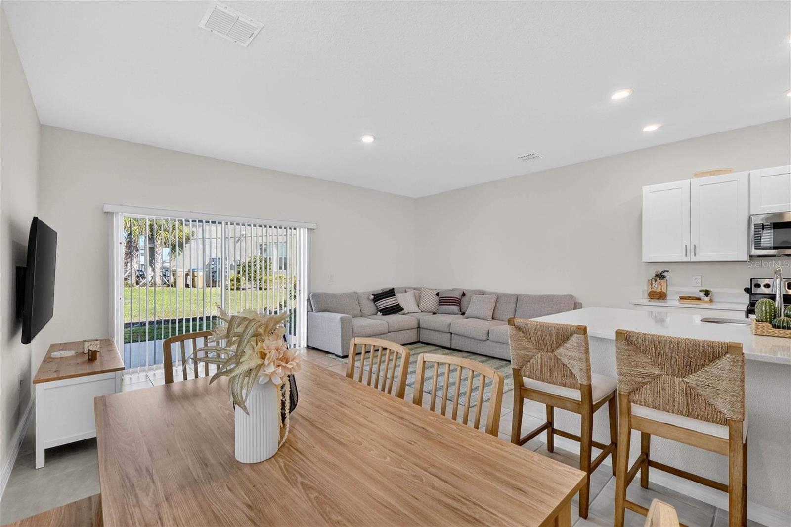 BELLALAGO POD G TOWNHOMES - Residential