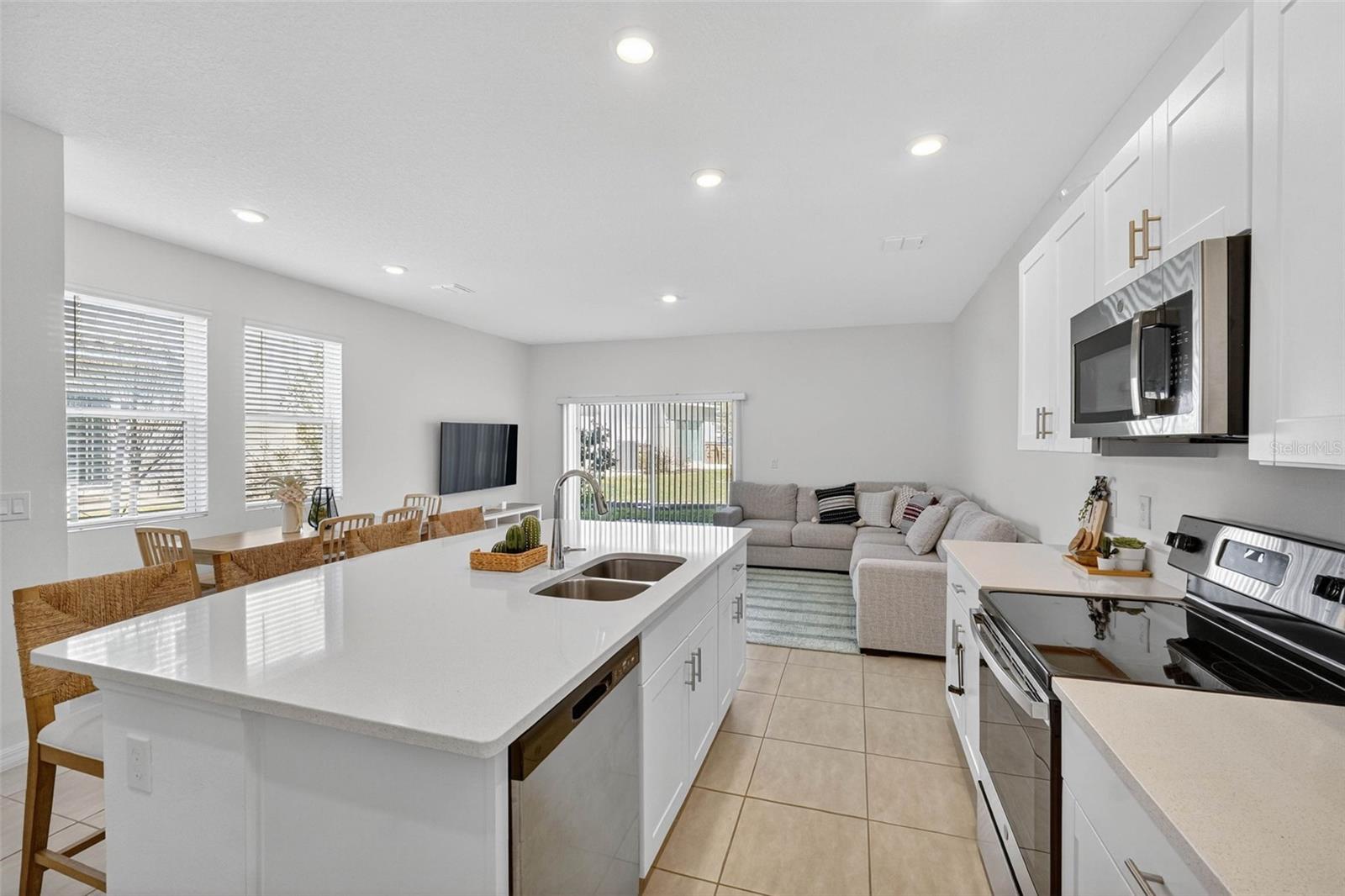 BELLALAGO POD G TOWNHOMES - Residential