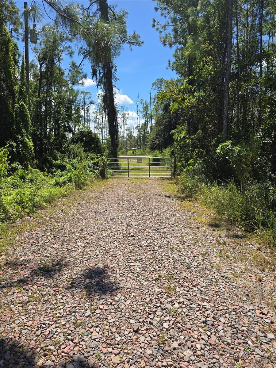 ACREAGE - Land
