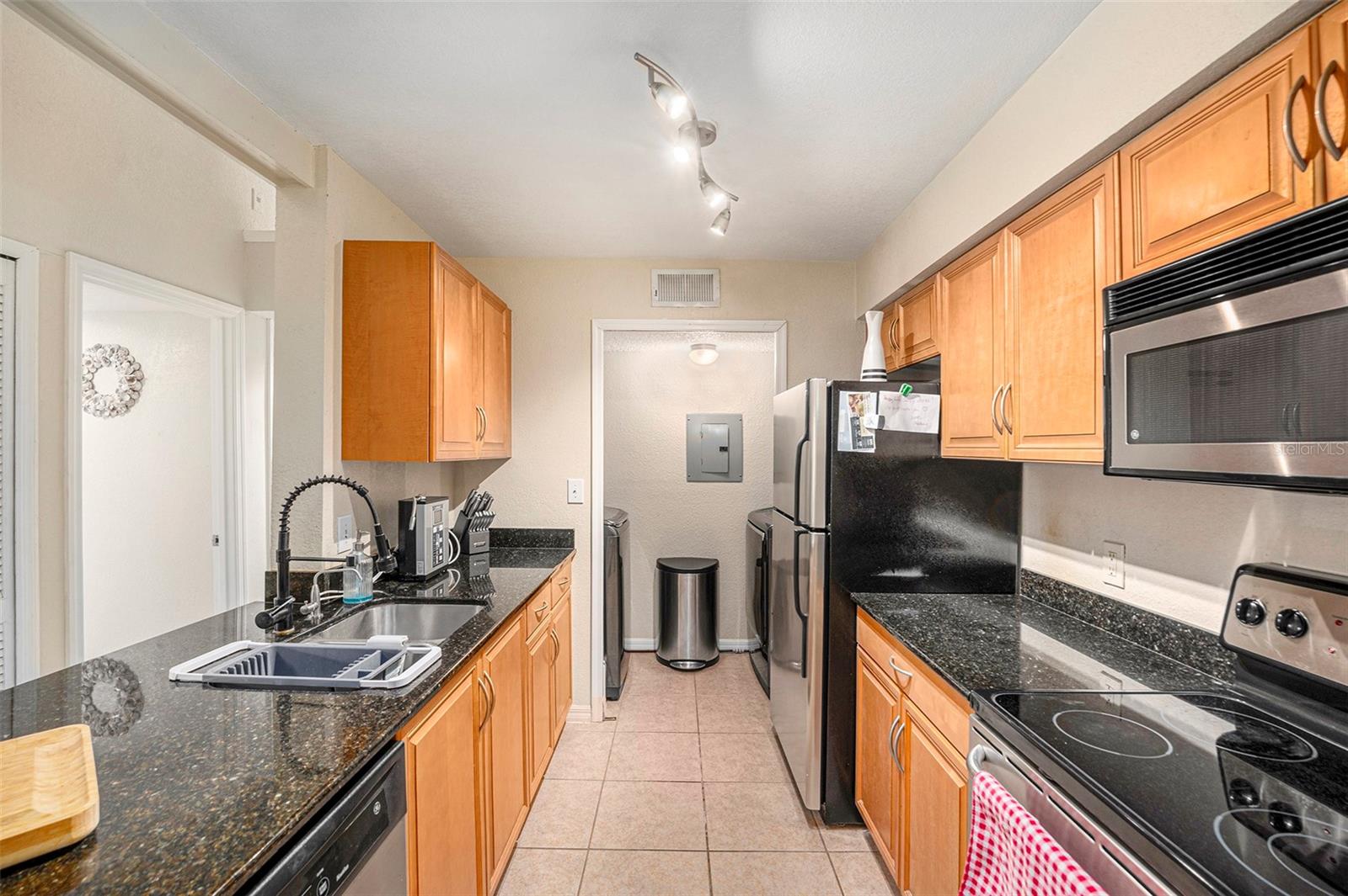 BENTLEY AT COBBS LANDING CONDO THE - Residential