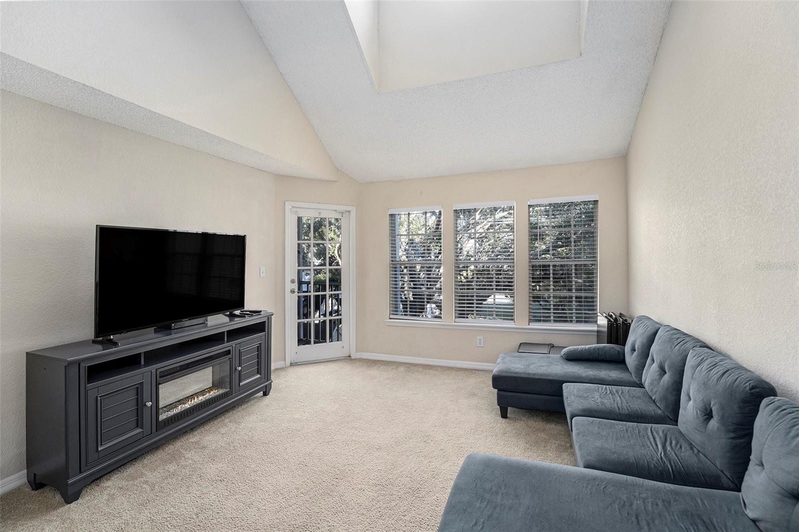 BENTLEY AT COBBS LANDING CONDO THE - Residential