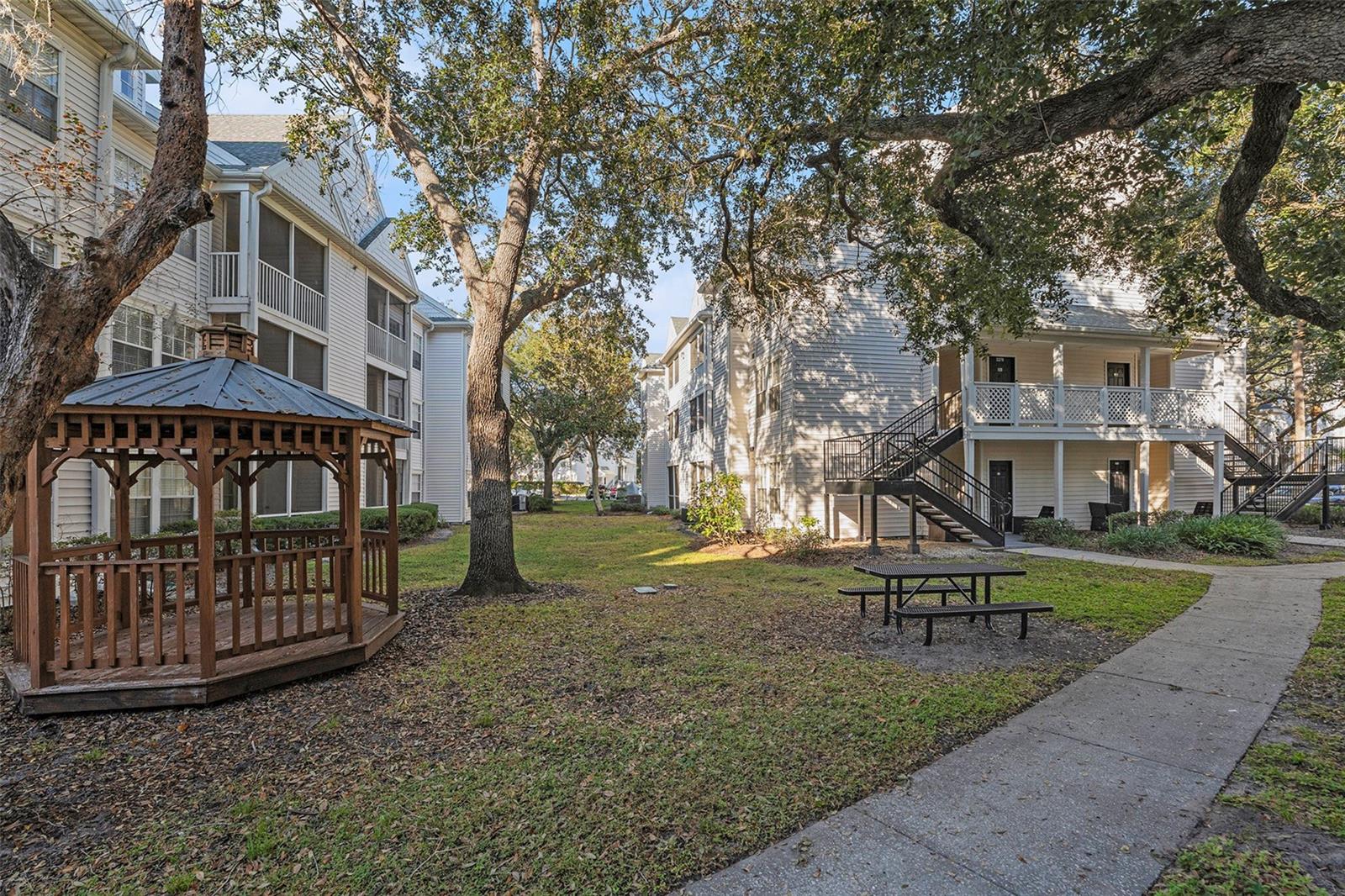 BENTLEY AT COBBS LANDING CONDO THE - Residential