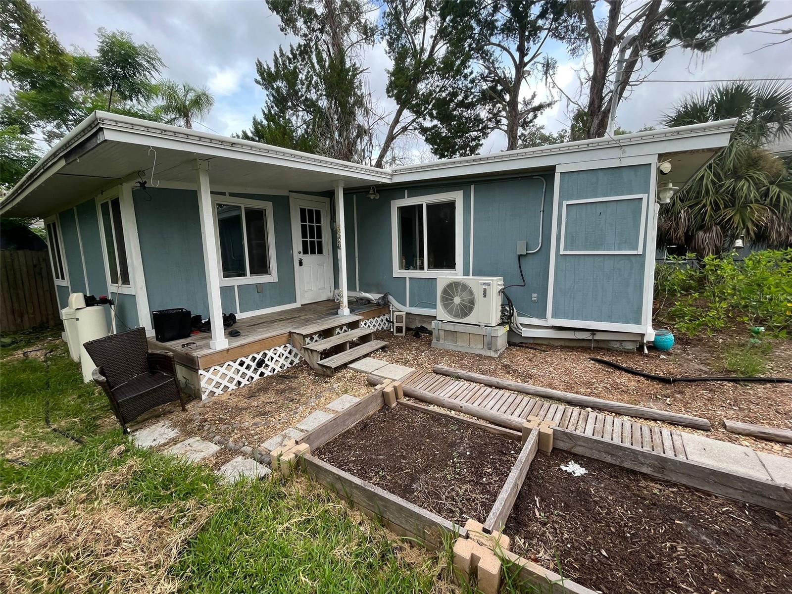 Discover comfort and convenience in this delightful 2-bedroom, 1-bath home located just minutes from the heart of Downtown New Port Richey. This 2-bedroom, 1-bath home offers a practical layout with a spacious kitchen, comfortable living area, and updated finishes. The kitchen includes modern countertops, stainless steel appliances, and plenty of storage. Outside, you’ll find a small backyard with space for plants or outdoor seating. Very close to ocean for those who enyoy the beaches.
Located just minutes from Downtown New Port Richey, you’ll have quick access to restaurants, shops, parks, and local events.