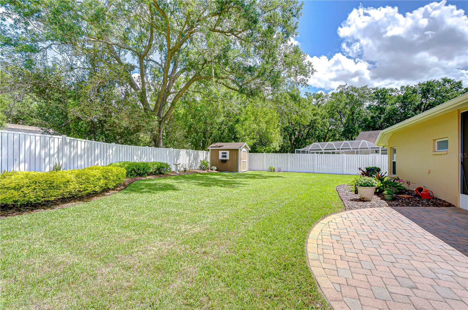 COLONIAL OAKS - Residential