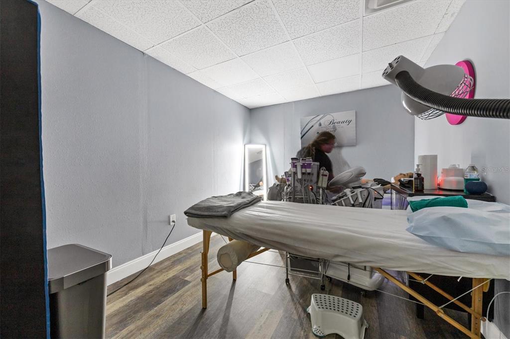 TAMPAS NORTH SIDE COUNTRY CLU - Commercial Sale