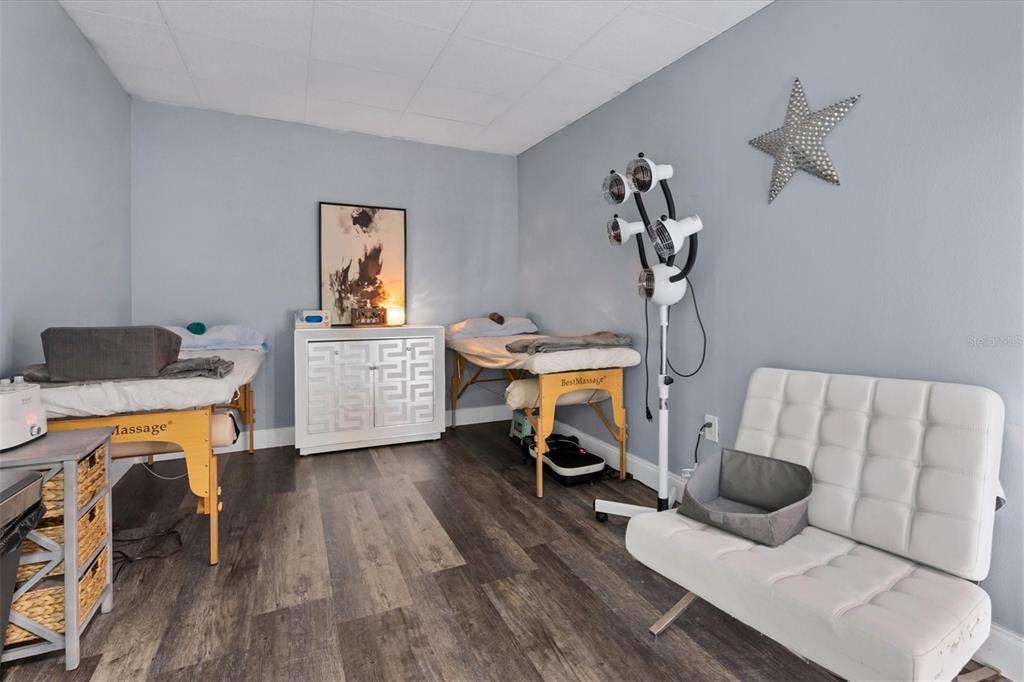 TAMPAS NORTH SIDE COUNTRY CLU - Commercial Sale