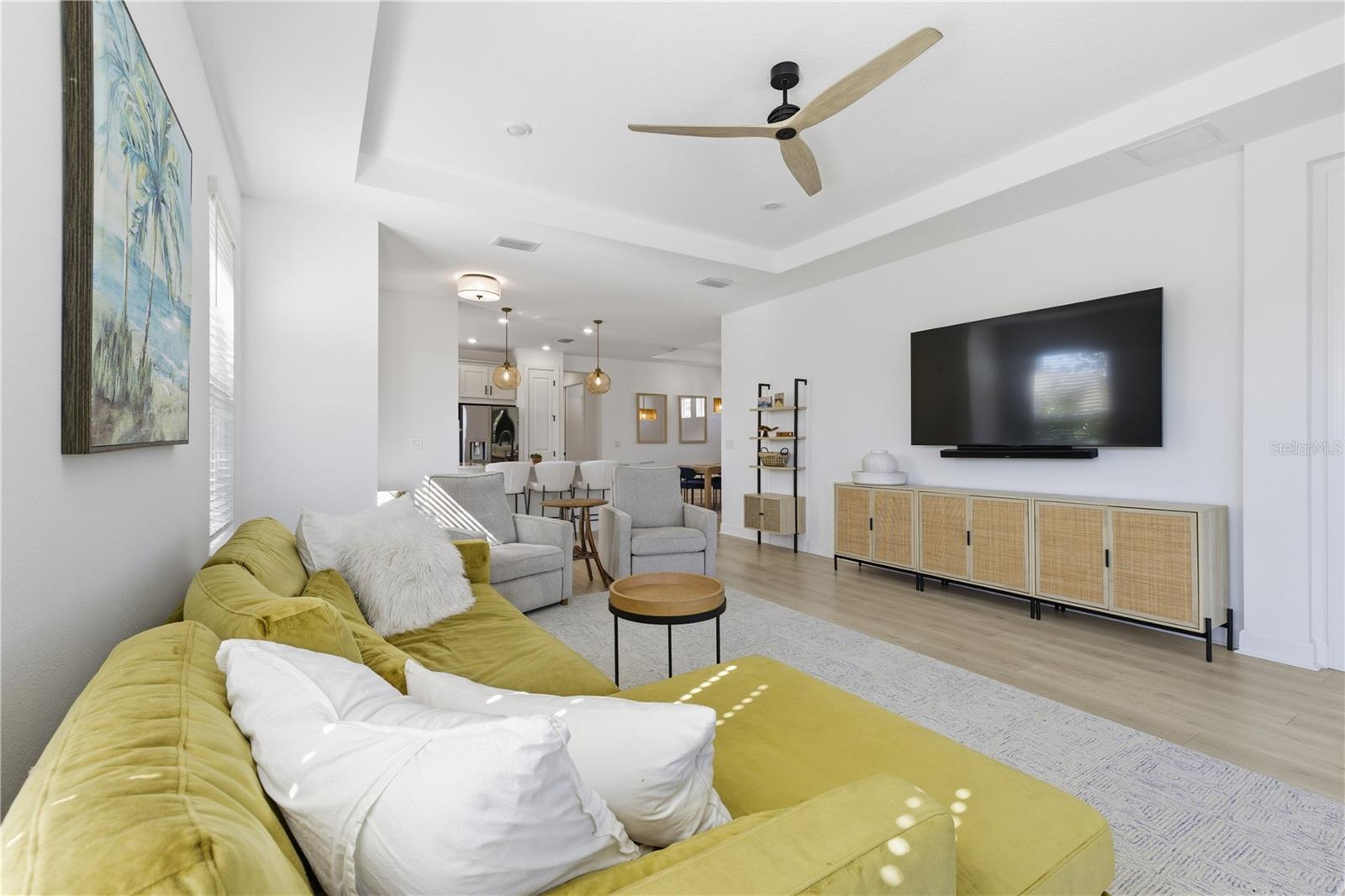 AZARIO ESPLANADE PH V - Residential