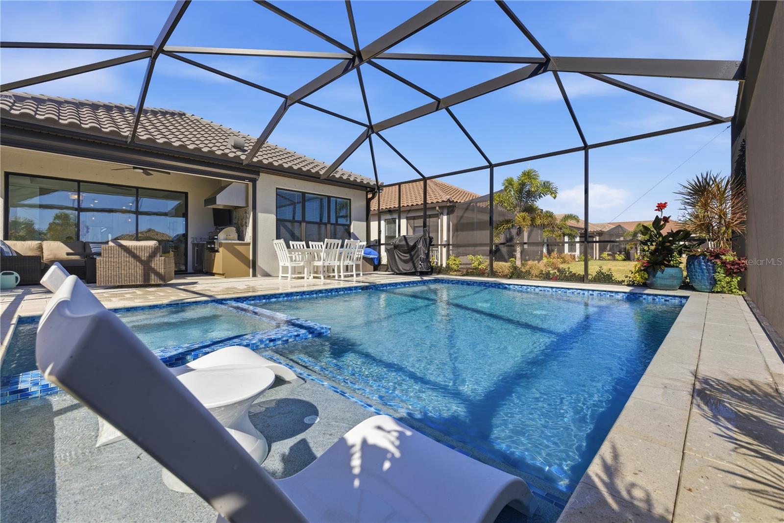 AZARIO ESPLANADE PH V - Residential