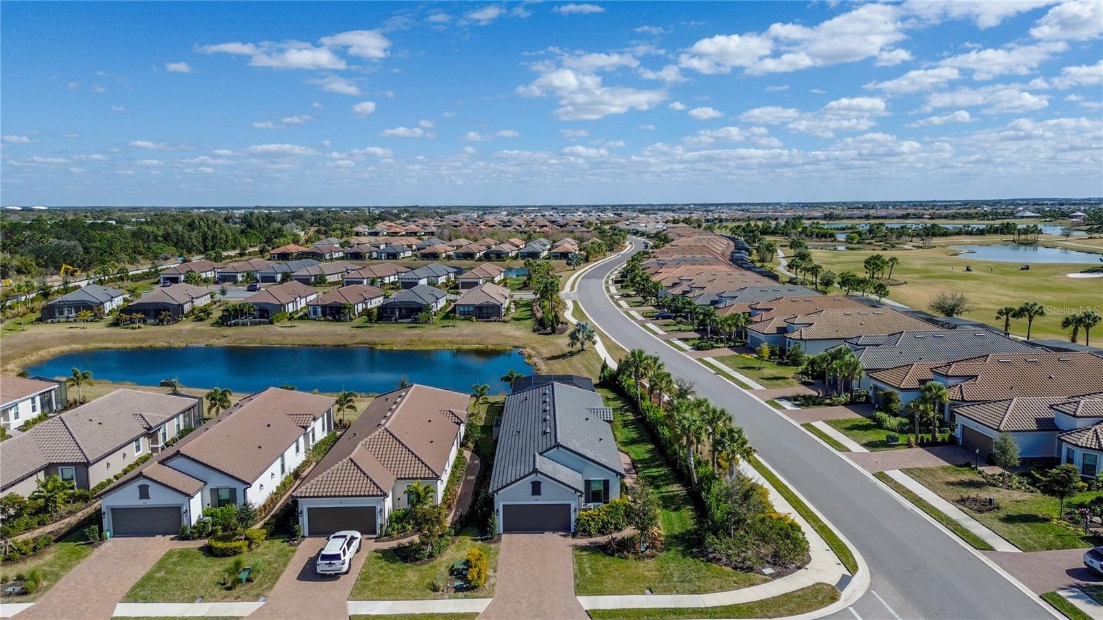 AZARIO ESPLANADE PH V - Residential