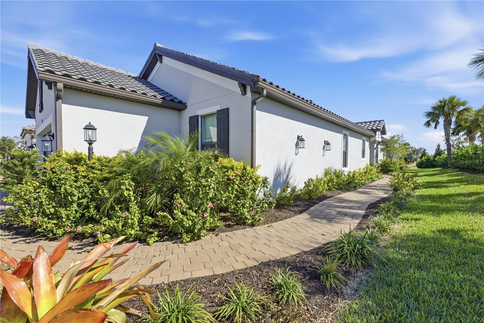 AZARIO ESPLANADE PH V - Residential