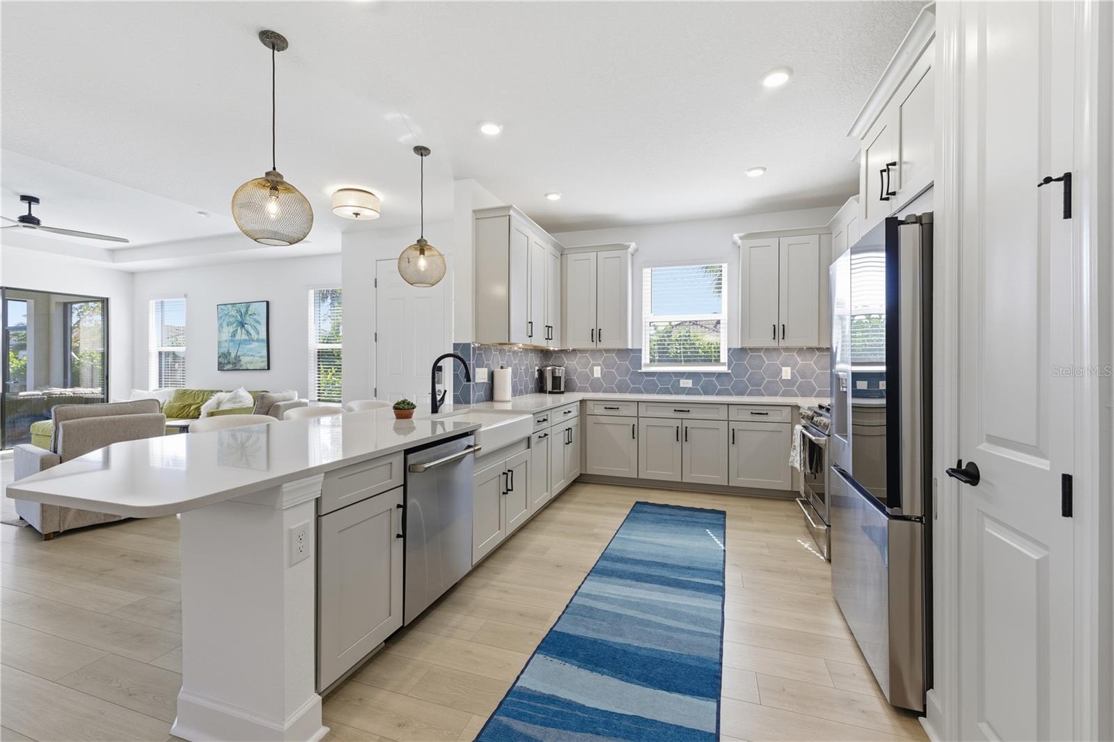 AZARIO ESPLANADE PH V - Residential