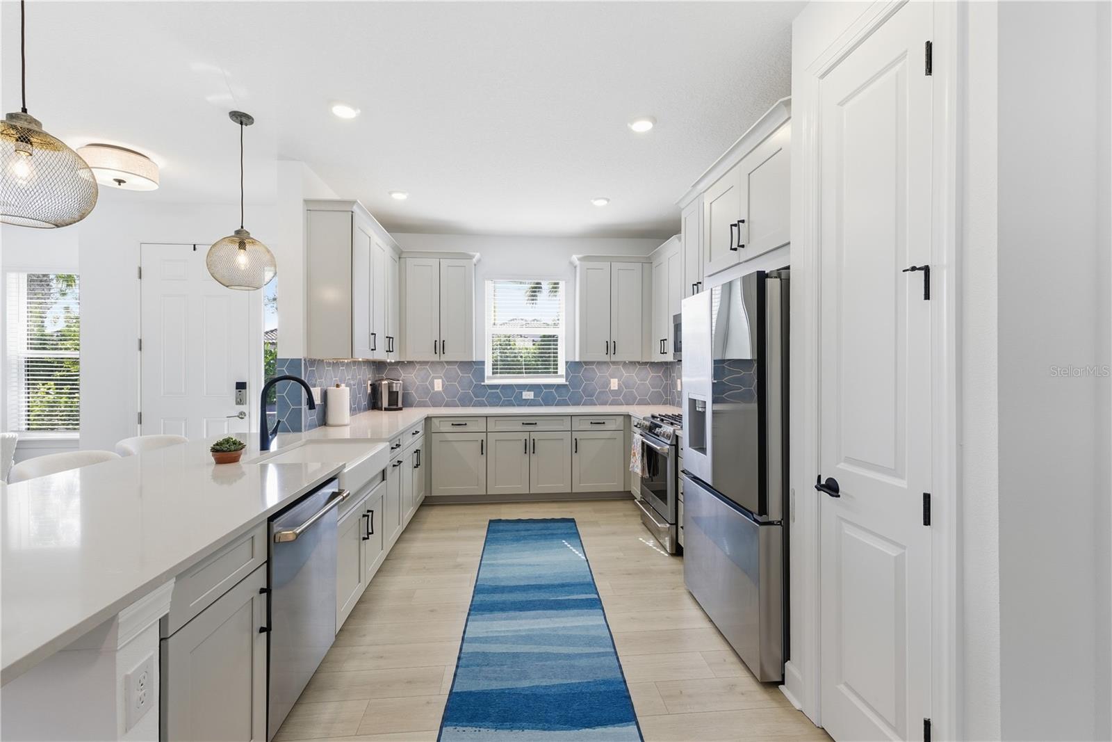 AZARIO ESPLANADE PH V - Residential