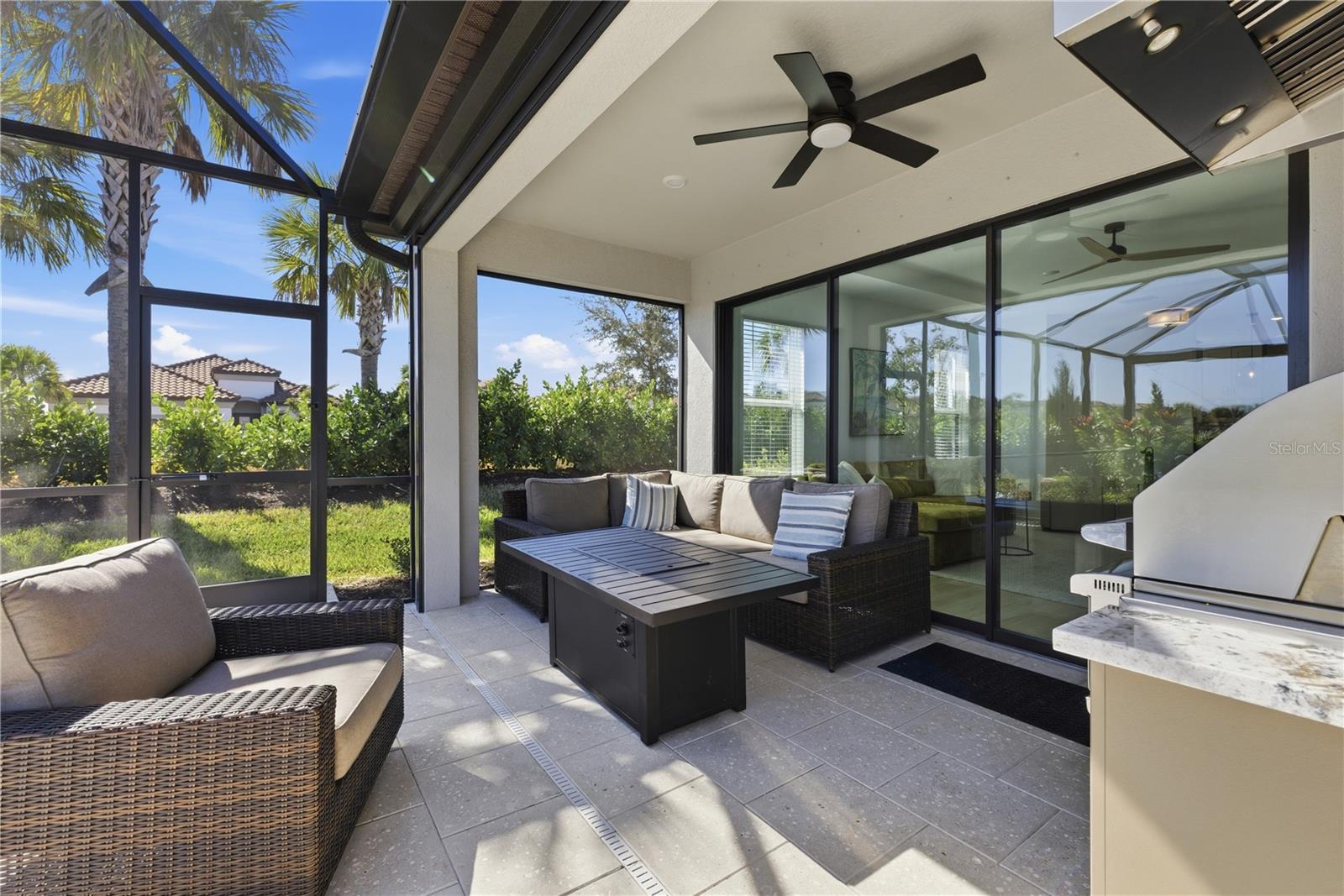 AZARIO ESPLANADE PH V - Residential