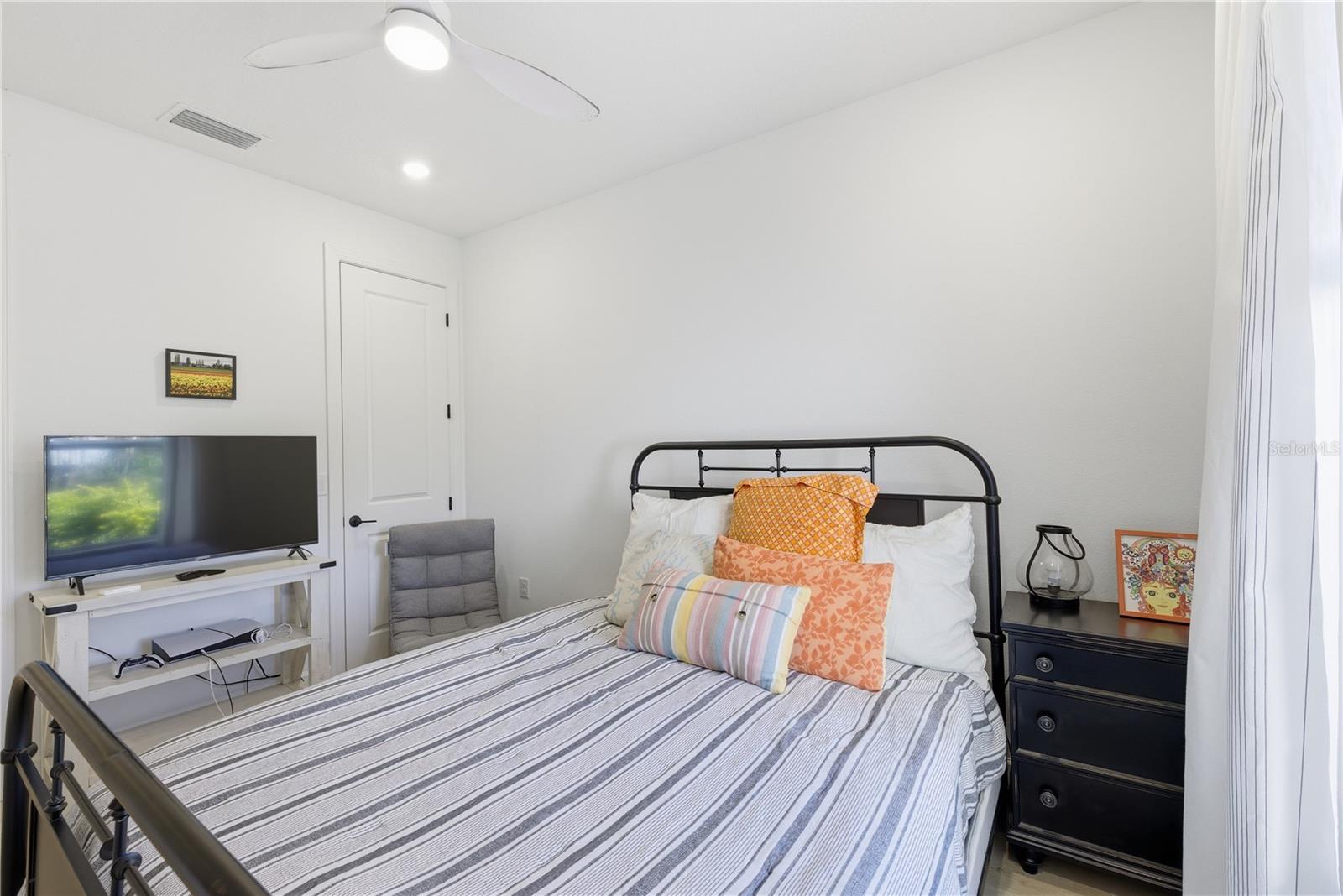 AZARIO ESPLANADE PH V - Residential